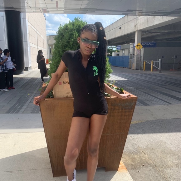 Dragon 🐉 jumpsuit 🔥🔥 - Picture 3 of 3